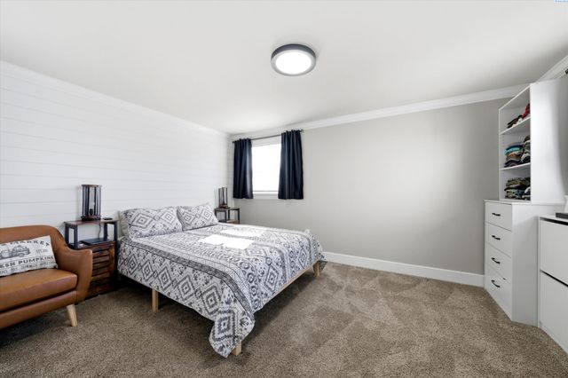 915 Cornell Ave, Yakima, WA 98902