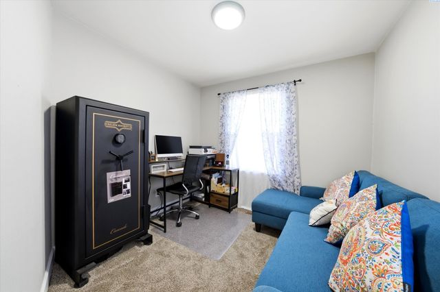 915 Cornell Ave, Yakima, WA 98902