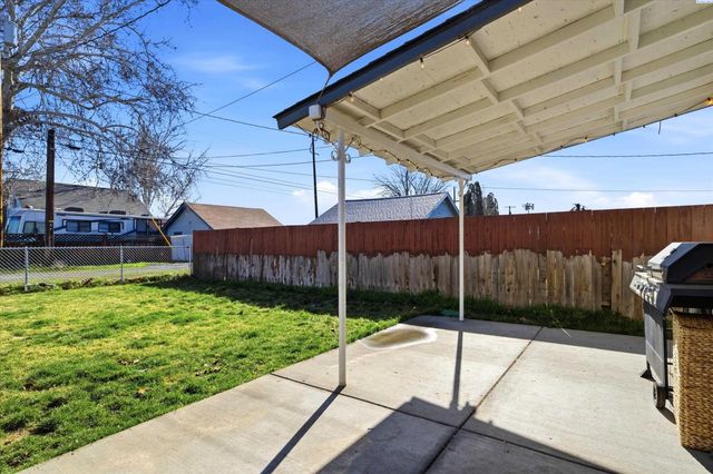 915 Cornell Ave, Yakima, WA 98902