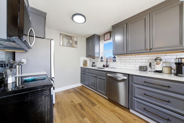 915 Cornell Ave, Yakima, WA 98902