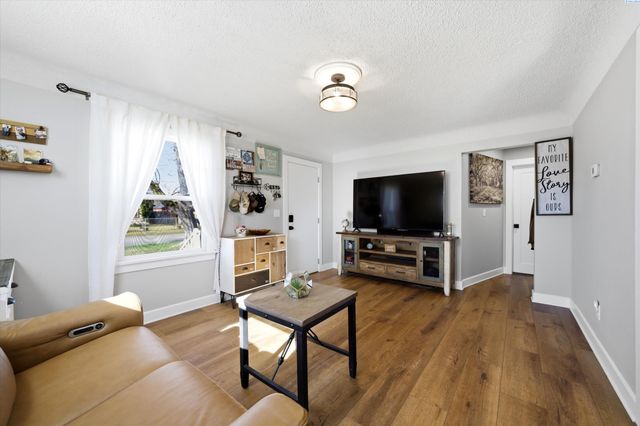 915 Cornell Ave, Yakima, WA 98902