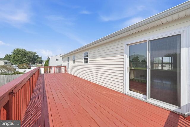 24 W COUNTRY LN W, Newark, DE 19702