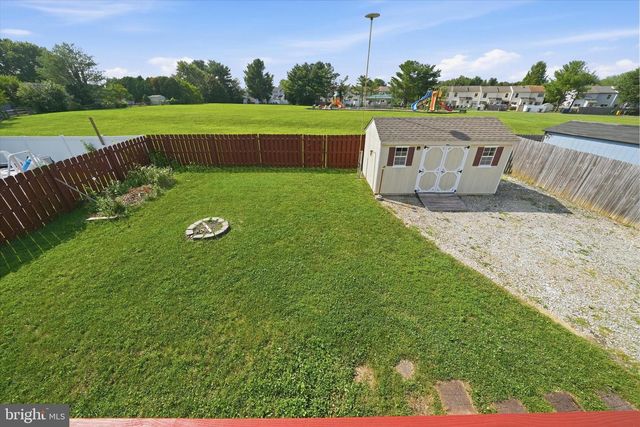 24 W COUNTRY LN W, Newark, DE 19702
