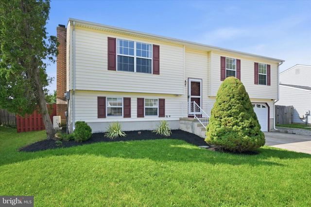 24 W COUNTRY LN W, Newark, DE 19702