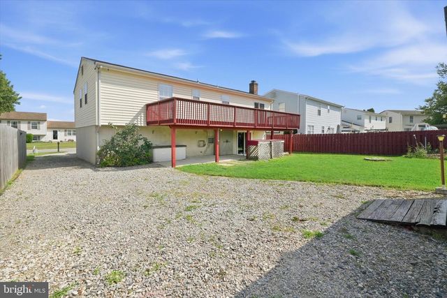 24 W COUNTRY LN W, Newark, DE 19702