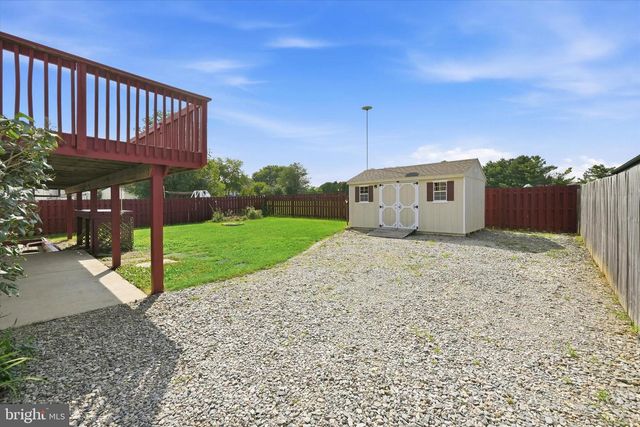 24 W COUNTRY LN W, Newark, DE 19702