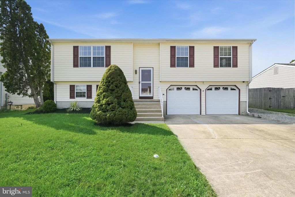 24 W COUNTRY LN W, Newark, DE 19702