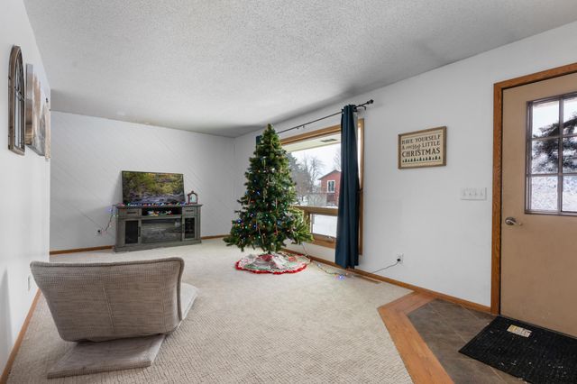 845 3rd Avenue NW, Plainview, MN 55964