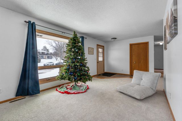 845 3rd Avenue NW, Plainview, MN 55964