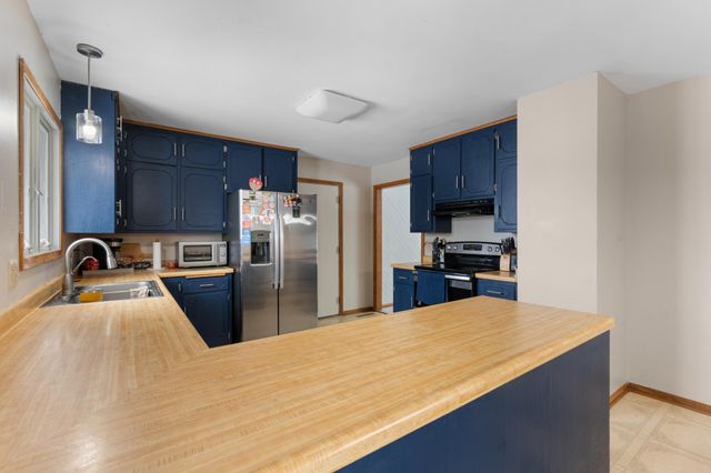 845 3rd Avenue NW, Plainview, MN 55964