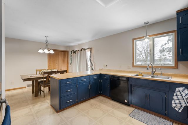 845 3rd Avenue NW, Plainview, MN 55964