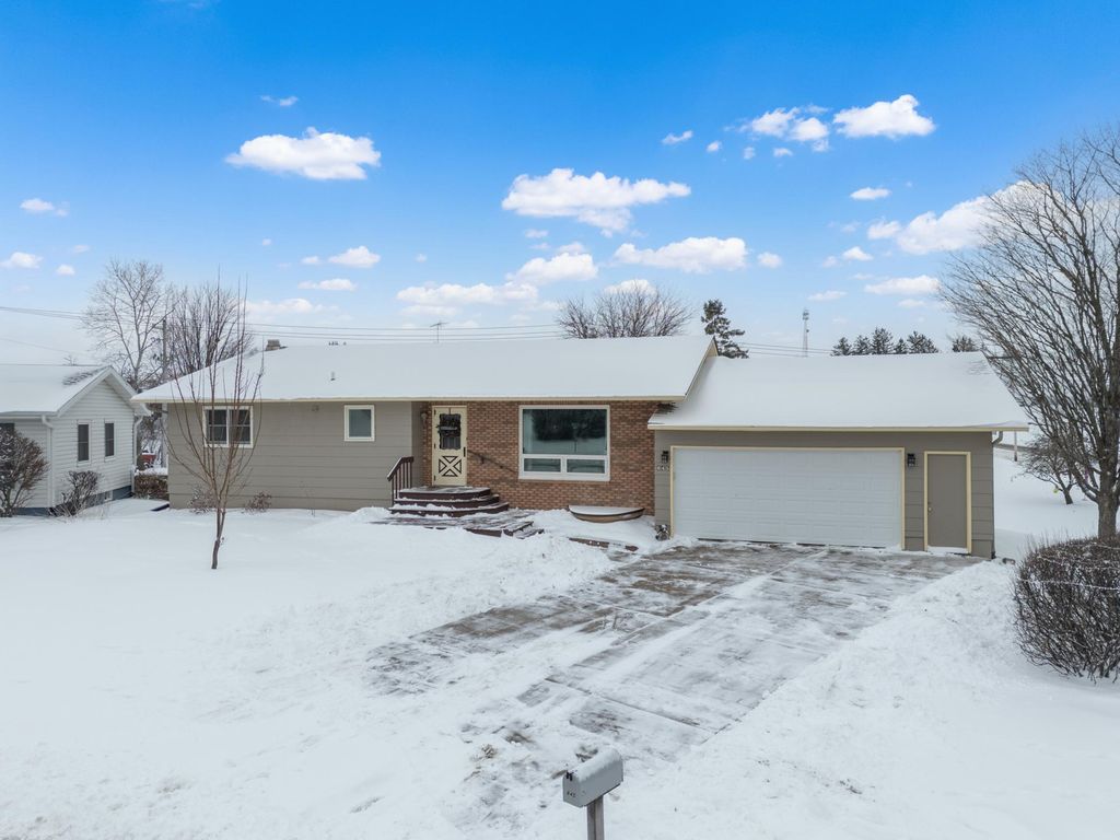 845 3rd Avenue NW, Plainview, MN 55964