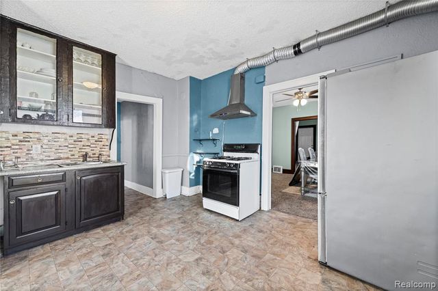 4590 Charles Street, Hamtramck, MI 48212