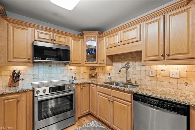 518 Tanners Park Court, Winston-salem, NC 27101