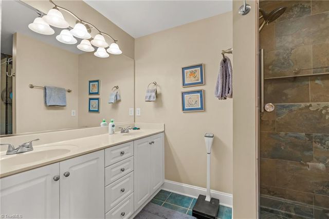 518 Tanners Park Court, Winston-salem, NC 27101