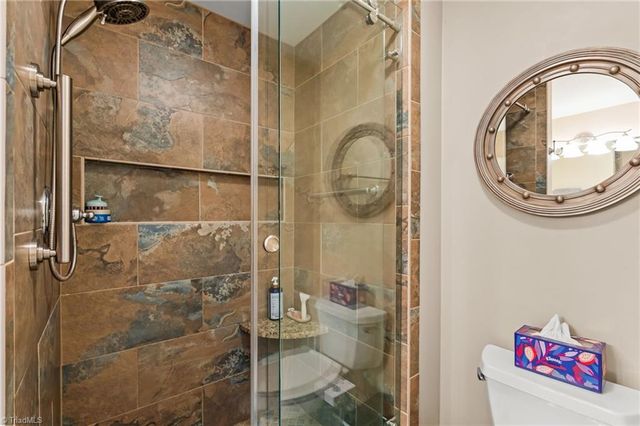 518 Tanners Park Court, Winston-salem, NC 27101