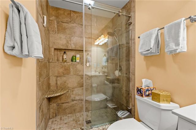 518 Tanners Park Court, Winston-salem, NC 27101