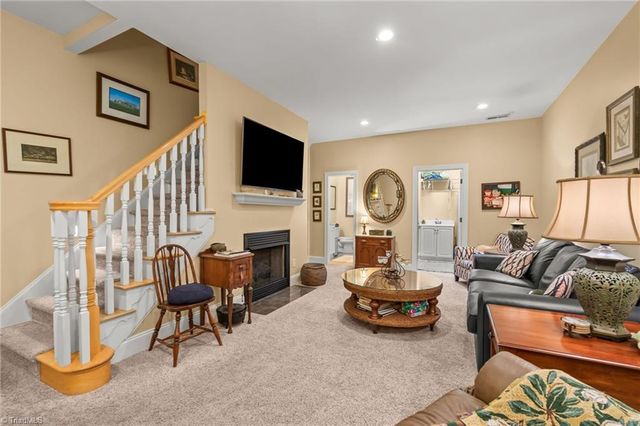 518 Tanners Park Court, Winston-salem, NC 27101