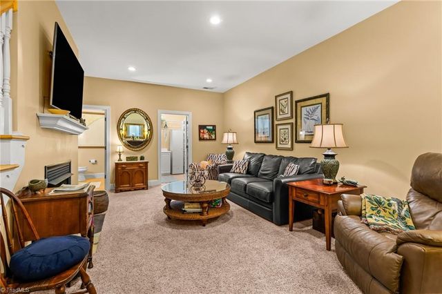 518 Tanners Park Court, Winston-salem, NC 27101