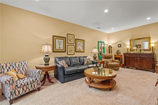 518 Tanners Park Court, Winston-salem, NC 27101