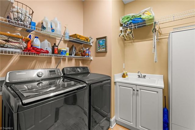 518 Tanners Park Court, Winston-salem, NC 27101