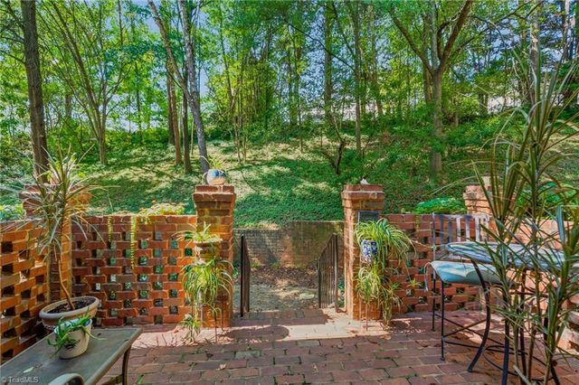 518 Tanners Park Court, Winston-salem, NC 27101