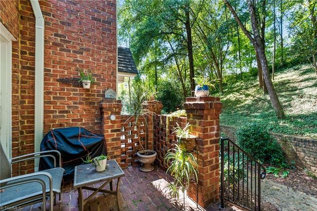 518 Tanners Park Court, Winston-salem, NC 27101