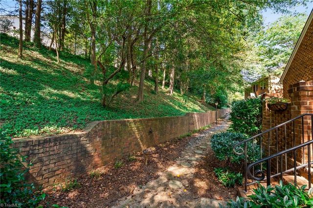 518 Tanners Park Court, Winston-salem, NC 27101