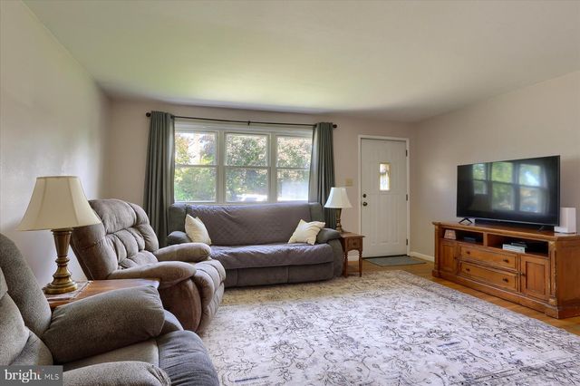 4 FORGE RD, Shiremanstown, PA 17011