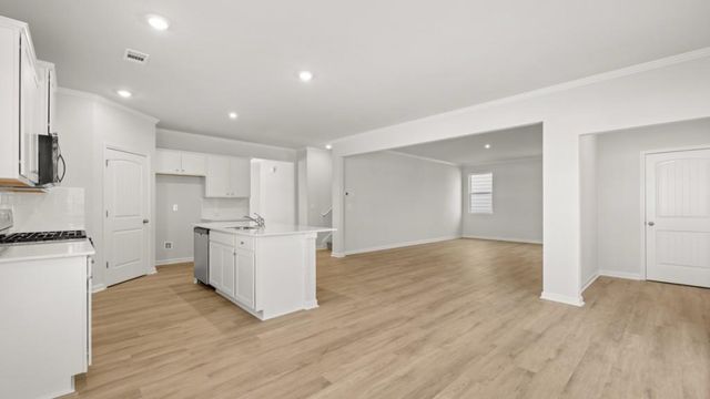 129 King Village, Braselton, GA 30517