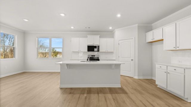 129 King Village, Braselton, GA 30517