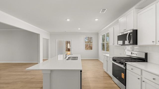 129 King Village, Braselton, GA 30517