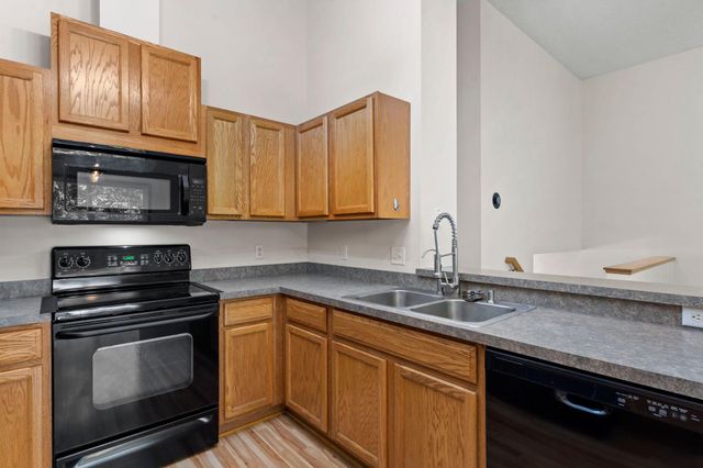 4970 Bluff Heights Trail SE, Prior Lake, MN 55372