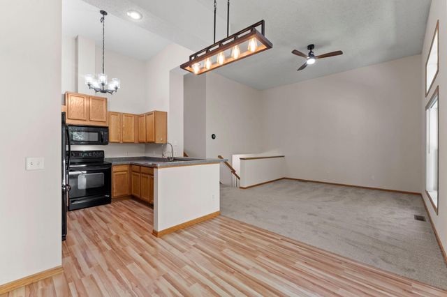 4970 Bluff Heights Trail SE, Prior Lake, MN 55372