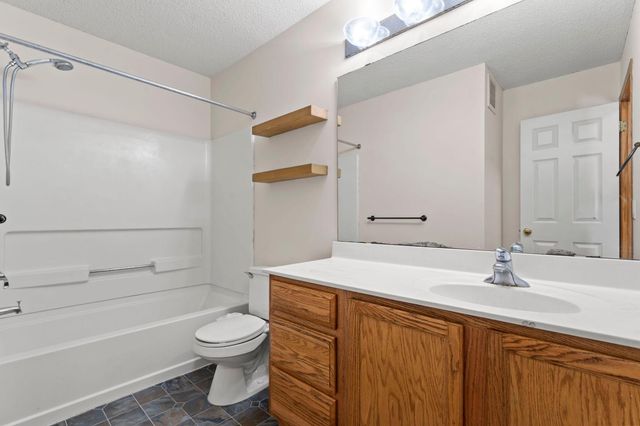 4970 Bluff Heights Trail SE, Prior Lake, MN 55372