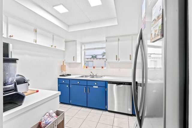 2540 Boundbrook Boulevard 209, Palm Springs, FL 33406