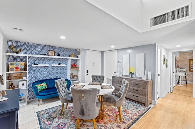 2540 Boundbrook Boulevard 209, Palm Springs, FL 33406