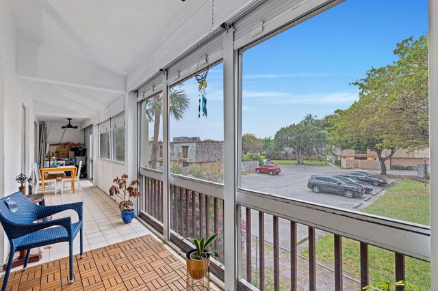 2540 Boundbrook Boulevard 209, Palm Springs, FL 33406