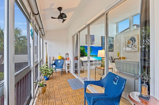 2540 Boundbrook Boulevard 209, Palm Springs, FL 33406