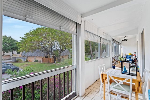 2540 Boundbrook Boulevard 209, Palm Springs, FL 33406