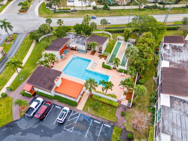 2540 Boundbrook Boulevard 209, Palm Springs, FL 33406