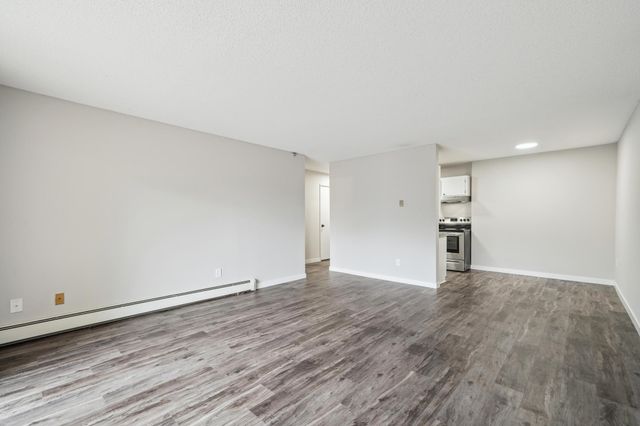 4351 Parklawn Avenue 105E, Edina, MN 55435