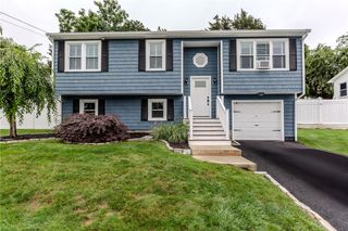 10 Pembroke Drive, Johnston, RI 02919