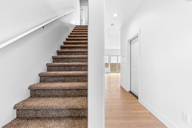 7479 Grapevine Ct, West Richland, WA 99353