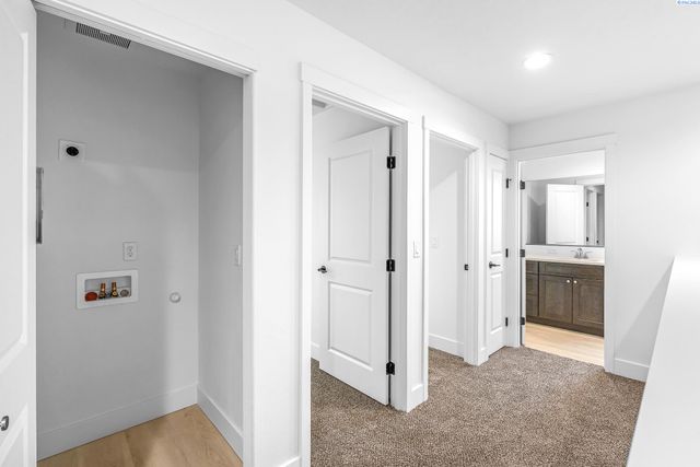 7479 Grapevine Ct, West Richland, WA 99353