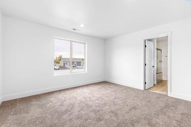 7479 Grapevine Ct, West Richland, WA 99353