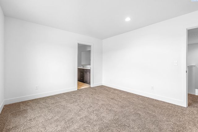 7479 Grapevine Ct, West Richland, WA 99353