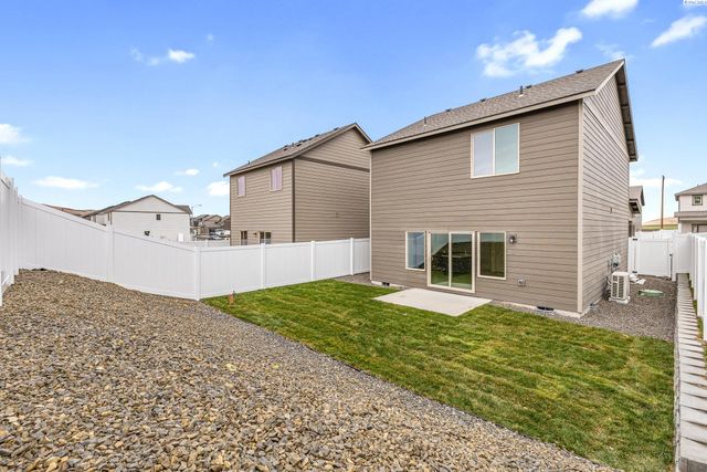 7479 Grapevine Ct, West Richland, WA 99353