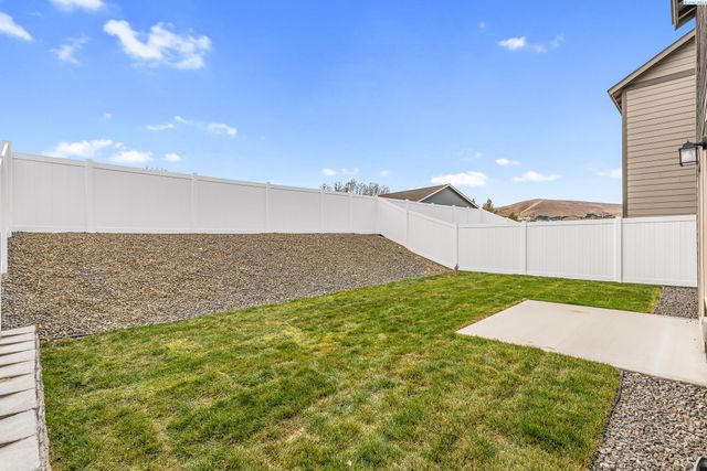 7479 Grapevine Ct, West Richland, WA 99353