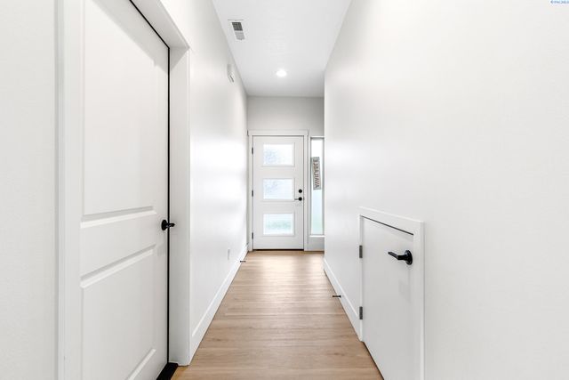 7479 Grapevine Ct, West Richland, WA 99353